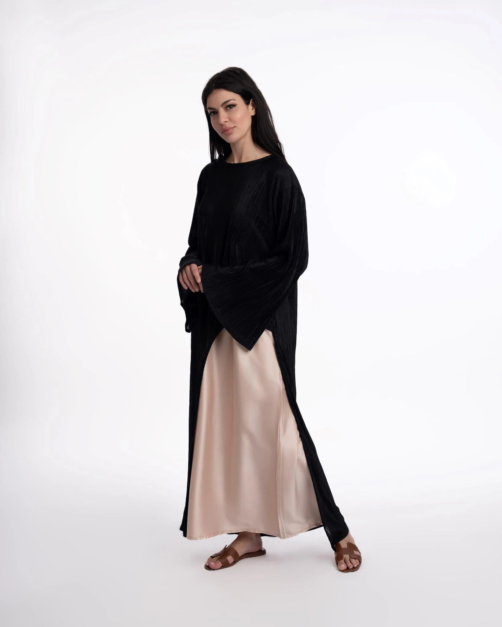 Dania Crinkle Asymmetric Abaya Black - Image 3