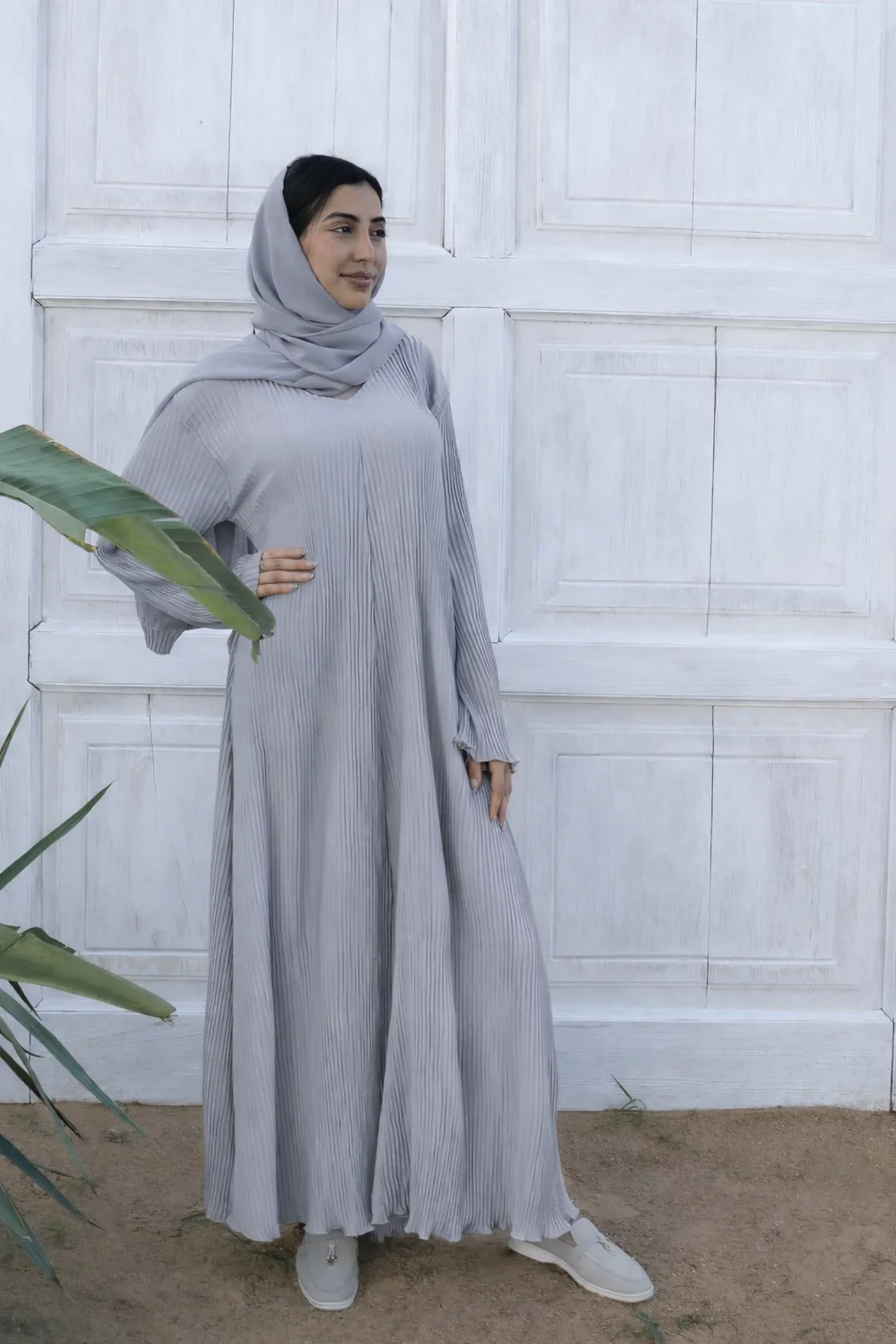 Leila Abaya - Grey